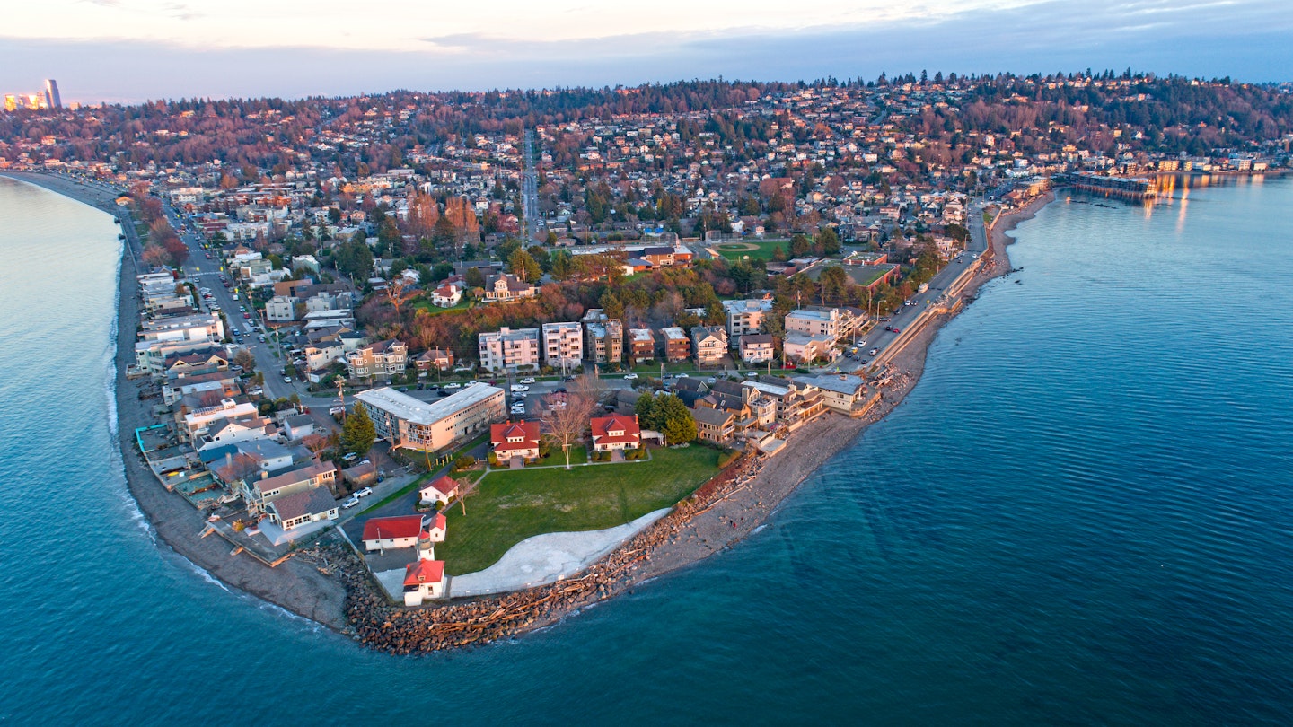 Ultimate Guide to Exploring Alki Beach in Seattle