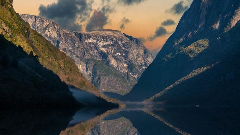 Explore Norway’s Breathtaking Fjords: Scenic Train Journeys