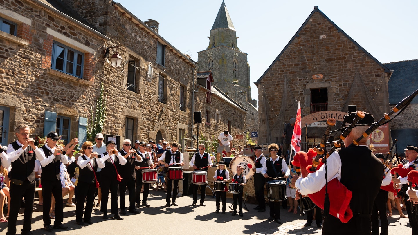 Discover the Vibrant World of Breton Music and Dance